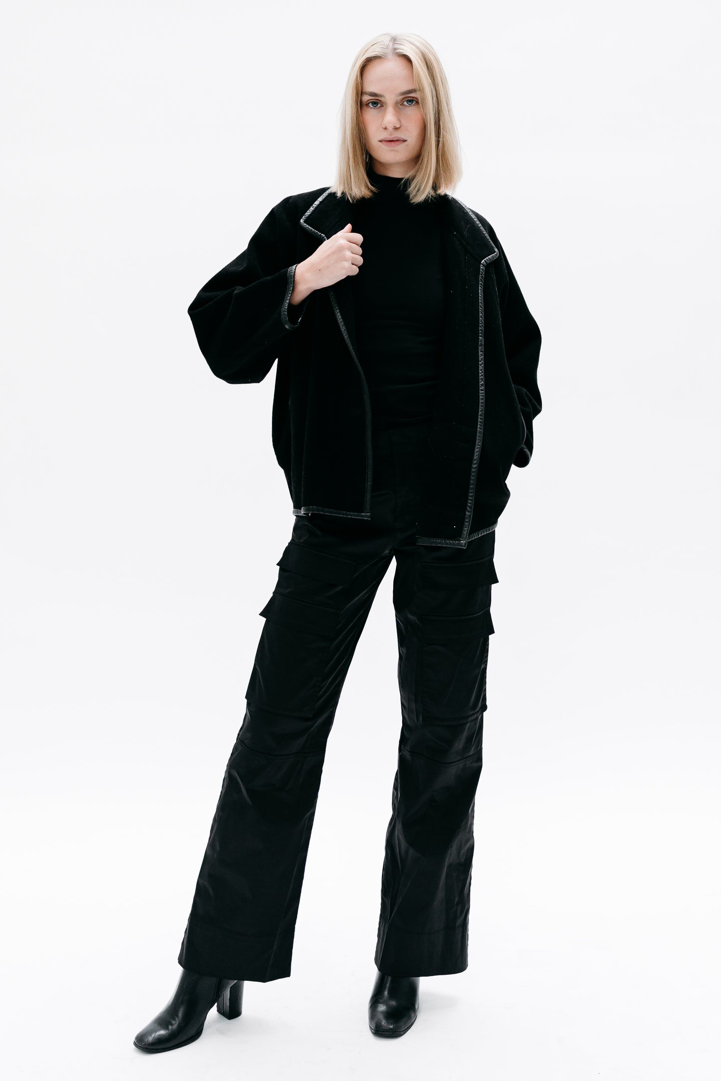 Short Woolen Coat Lucinée - Capsule No 01 (Female Vision)