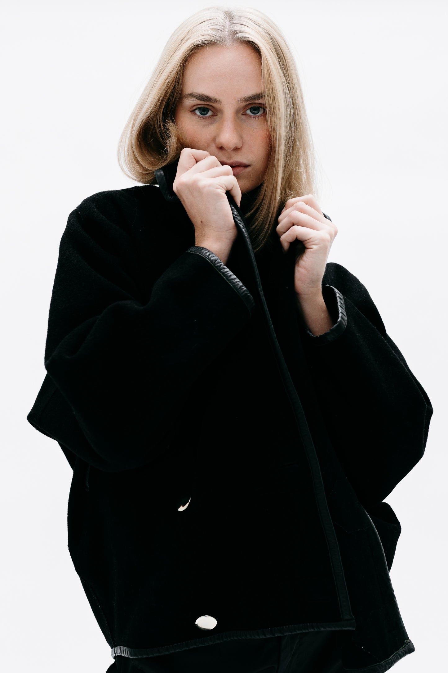 Short Woolen Coat Lucinée - Capsule No 01 (Female Vision)